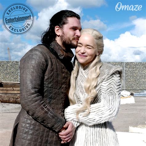 Gra o tron sezon 8 Kit Harington i Emilia Clarke na uroczym zdjęciu