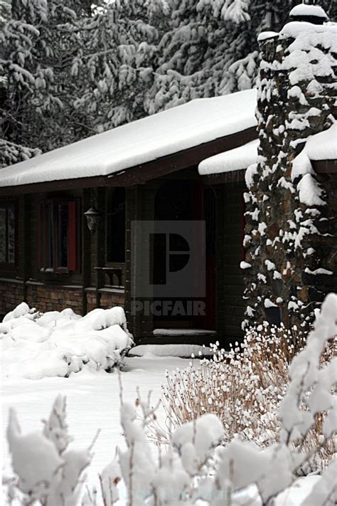 Snowy Winter Cabin at Picfair.com | Winter cabin, Winter cabin in the woods, Cabins in the woods