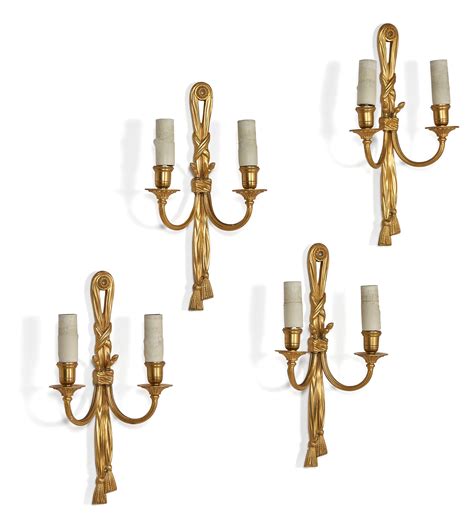 Lot Suite De Quatre Appliques En Metal Dore De Style Louis Xvi