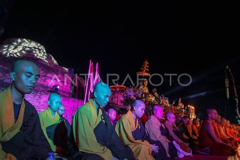 PERAYAAN WAISAK NASIONAL KBI DI CANDI MUARA TAKUS ANTARA Foto