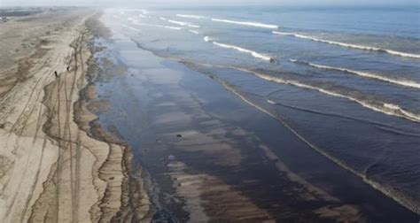 Derrame De Petr Leo En Per Van Playas Contaminadas