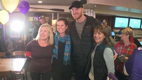 Vikings Kyle Rudolph Surprises Fans On Lake Minnetonka Youtube