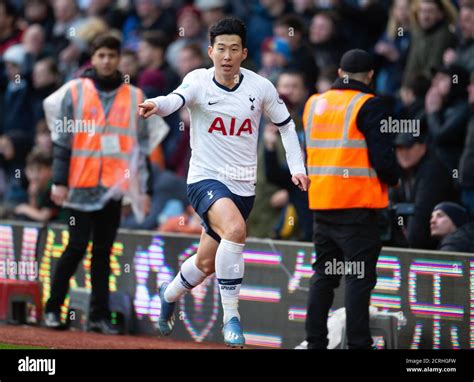 Tottenham Hotspurs Son Heung Min Celebrates Scoring The Last Minute