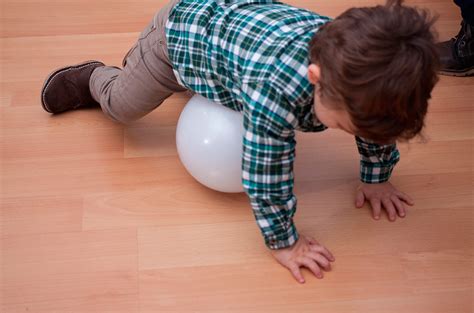 Juego de explotar globos Actividades para niños manualidades fáciles