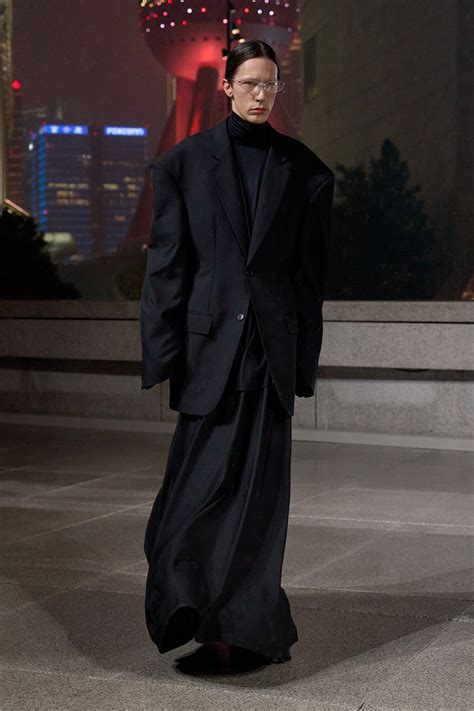 Balenciaga Resort 2025 Fashion Show | Vogue