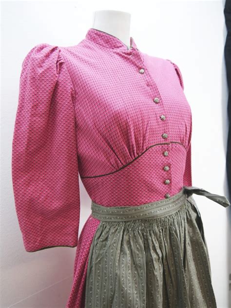 Heller Dirndl Rosa Mit Puff Rmel Schickes Dirndl Mit Sch Rze Gr