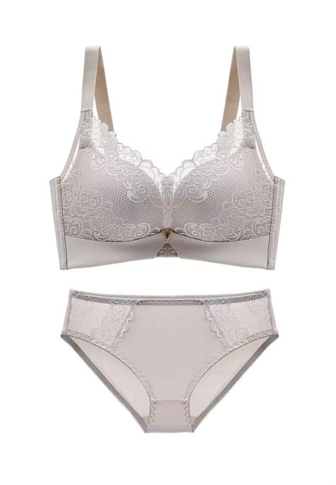 Buy Zitique Women S Luxury Elegant Lace Trimmed Non Wired Seamless Lingerie Set Bra And