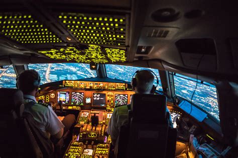 Boeing 777 Cockpit View