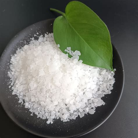 Magnesium Chloride Hexahydrate White Yellow Flakes Mgcl2 6H2O China