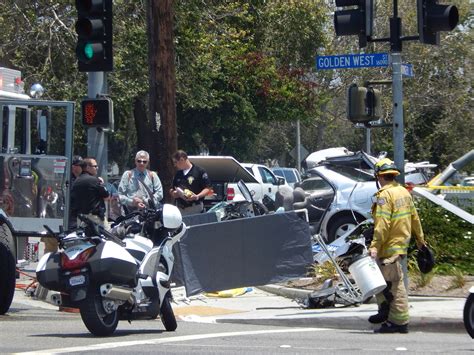 Man Dies After Car Crashes Into Pole In Huntington Beach Orange