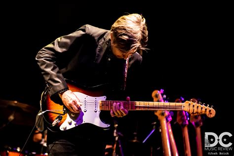 Eric Johnson Exhibits Guitar Mastery At Fillmore Silver Spring