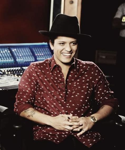 What a Stunning smile on Bruno Mars! He has one Adorable face!! | Bruno ...