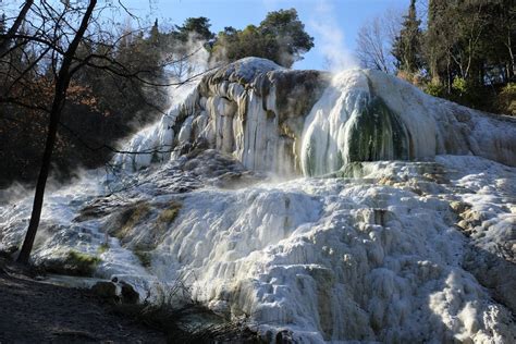 Bagni San Filippo Trekking In Toscana Tra Natura E Terme Naturali