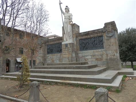 Italia Monumento Ai Caduti Della Grande Guerra L Italia Turrita