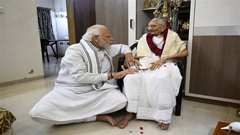 Pm Modi Meets His Mother Heeraben Modi At Hospital