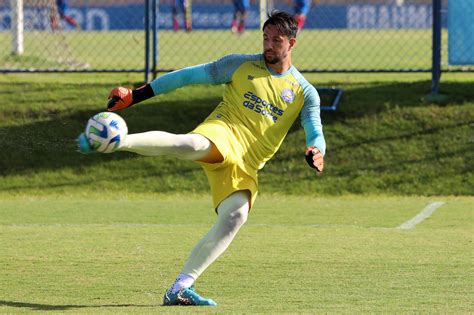 Jornal Correio Ap S Quatro Temporadas Goleiro Mateus Claus Est De