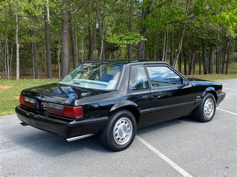 1988 Ford Mustang Notchback 5.0 Is a Budget-Friendly Unicorn