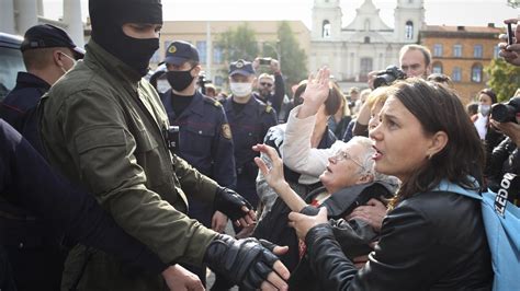 Belarus Frauen Protestieren In Minsk Viele Festnahmen