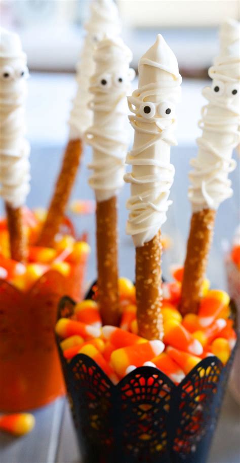 Mummy Pretzels Halloween Pretzels Treats Halloween Desserts