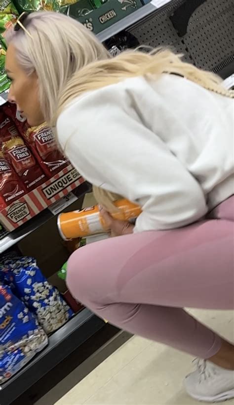 Blonde With Hungry Bum In Pink Spandex Spandex Leggings Yoga Pants Forum