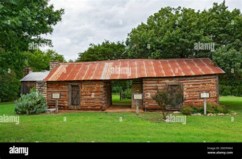 Stephenville texas historic house hi-res stock photography and images ...