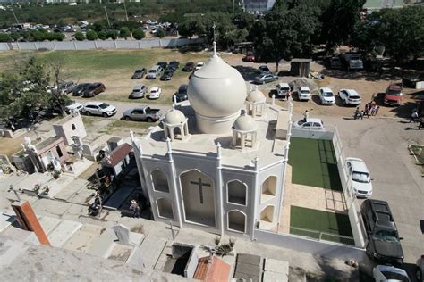 “el Panteón De Los Narcos” En Sinaloa Así Es El Ostentoso Lugar Donde