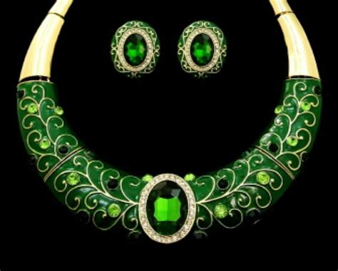 Emerald Green. | Jewelry, Jewelry making, Accessorize