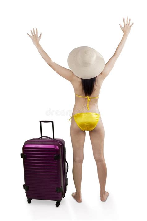 Femme Sexy Avec Des Vacances De Bikini Au Monument Du Monde Image Stock Image Du Femelle