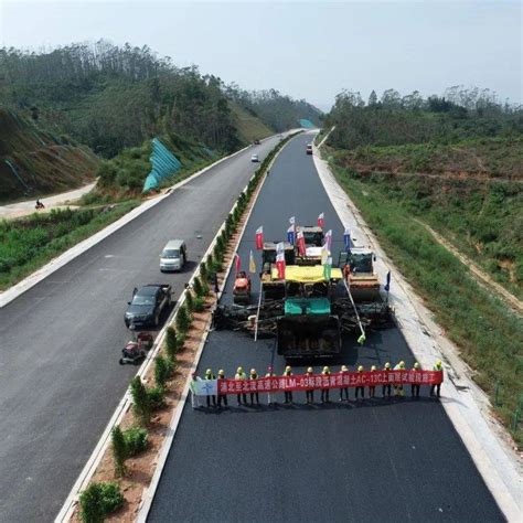 冲刺通车目标！浦清高速公路顺利完成全线首个沥青上面层试验段施工博白浦北项目