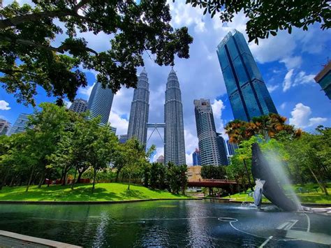 KLCC Park: Let's Take A Look Into This Beautiful Garden!