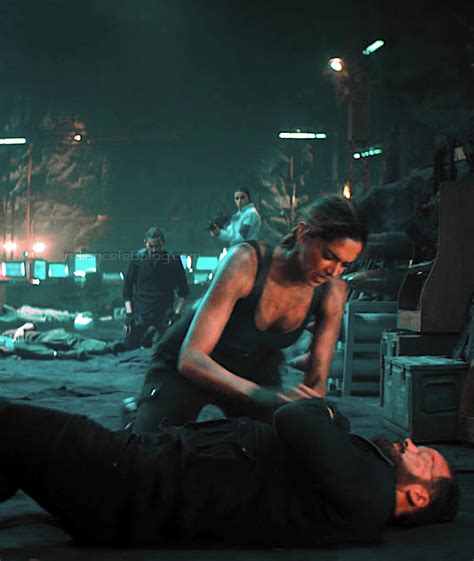 Deepika Padukone Pathaan Srk Hot Cleavage Hd Photo Indiancelebblog