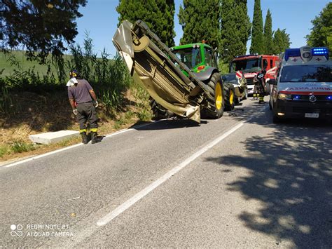 Treia Scontro Tra Auto E Trattore Due Feriti A Torrette FOTO E VIDEO