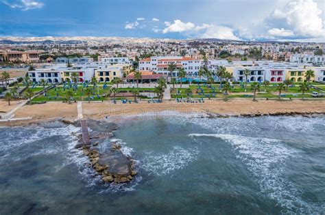 Barrage Ou Promenade De Paphos Chypre Avec Plage De Sable Palmiers