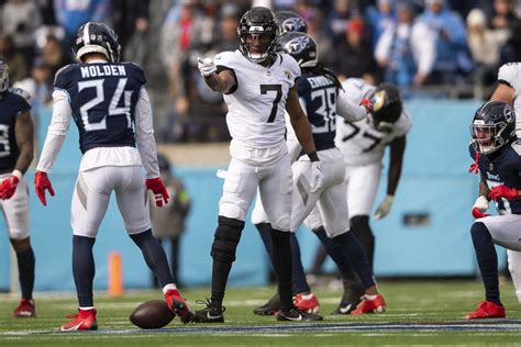 Titans finish strong, eliminate Jaguars from playoffs | Reuters