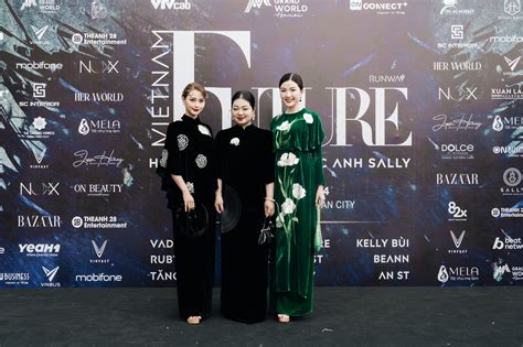 Nữ diễn viên đang hot của VTV lần đầu làm Vedette show thời trang thần thái khoe sắc lụa Việt