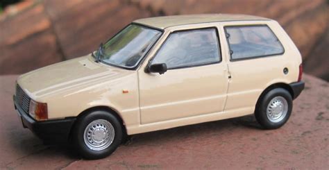 Miniatura Fiat Uno Mille