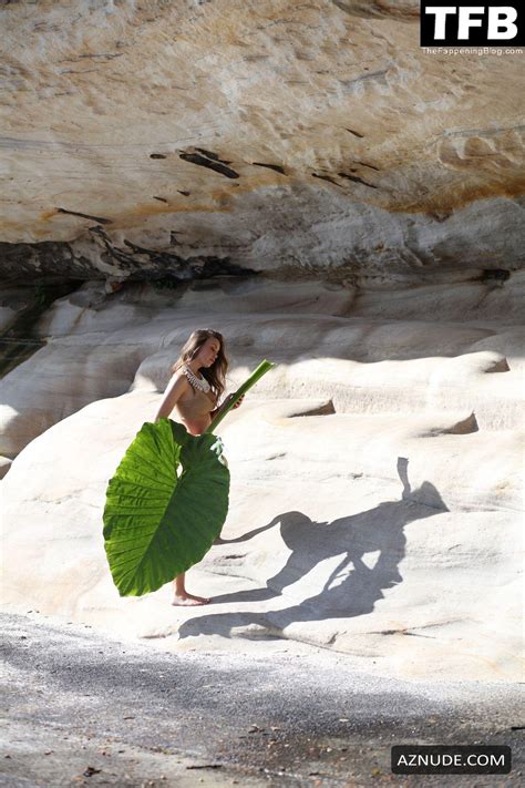 Esma Voloder Sexy Poses Showcasing Her Stunning Bikini Body In A