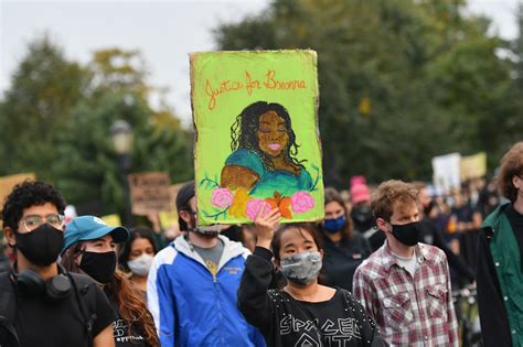 In Photos Us Protesters Take To Streets For Breonna Taylor Daily Sabah