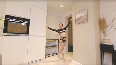 Wikki Got Moves That Will Leave You Breathless VR Porn Video VRPorn