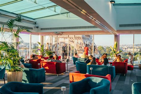 Le Rooftop avec la plus belle vue sur la Tour Eiffel rouvre à Paris