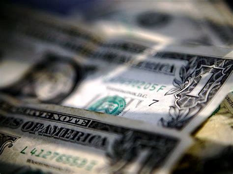 Dólar Interrompe Quatro Altas Seguidas E Fecha Estável Após Sessão