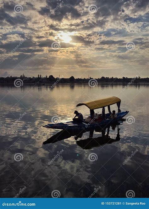 Shikara against the sunset editorial photo. Image of clouds - 153721281