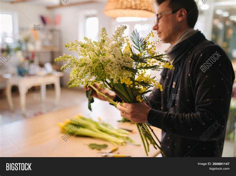 Flowers Delivery Shop Image & Photo (Free Trial) | Bigstock