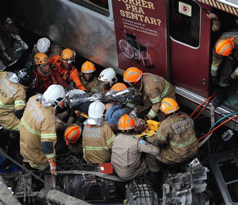 Acidente De Trem Deixa Pelo Menos Mortos E Feridos Na Ndia