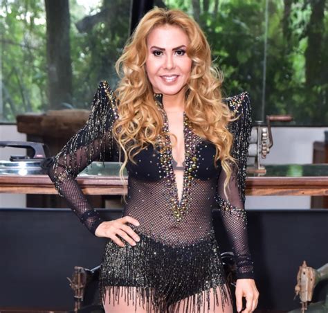 Após adiar turnê por problemas de saúde Joelma anuncia retorno aos