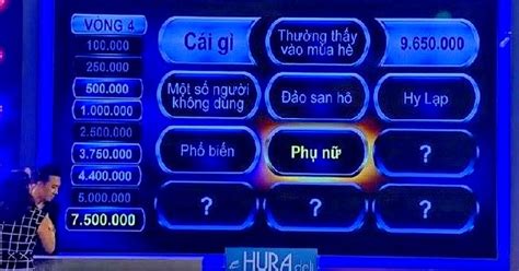 L U Kh M H Ng Bikini