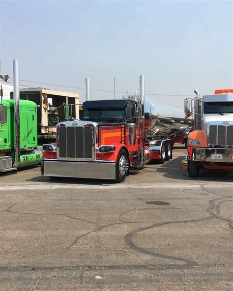 Peterbilt custom 389 | Peterbilt trucks, Peterbilt, Big trucks