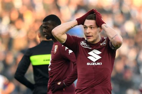 Serie A Torino Belotti Stop Trauma Al Ginocchio Via Dall Allenamento