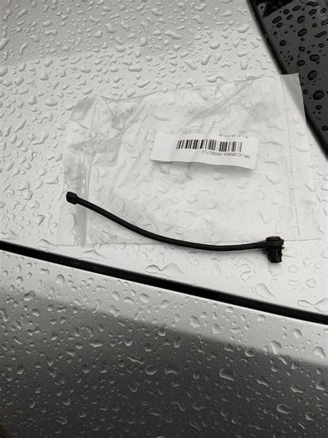 Поводок крышки бензобака — Skoda Rapid (1G), 1,6 л, 2019 года ...