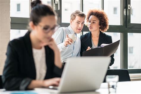 11 Ciri Ciri Penjilat Di Kantor Dan Cara Menghadapinya